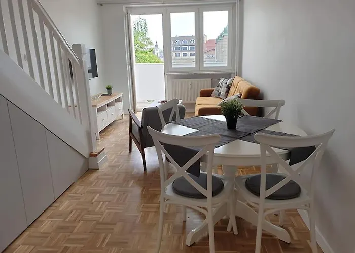 Duplex 250 M From Market Square 아파트 *