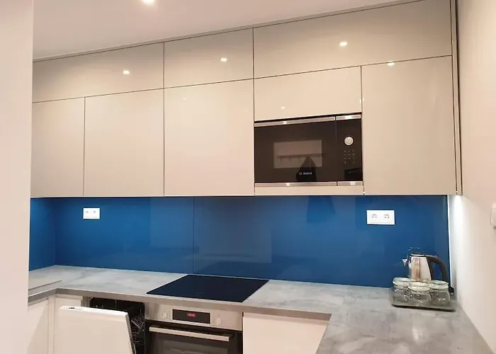 Duplex 250 M From Market Square 아파트