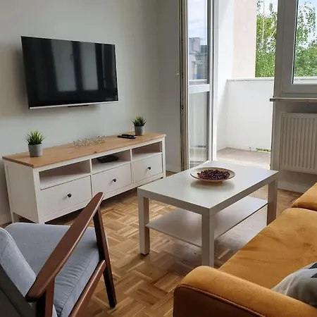 Duplex 250 M From Market Square