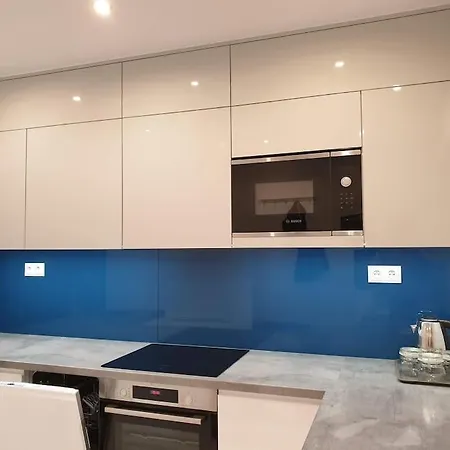Duplex 250 M From Market Square דירה